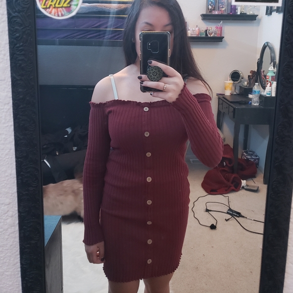 Off the shoulder dress - Picture 4 of 5